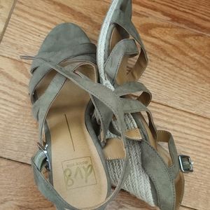 Dv8 olive platforms